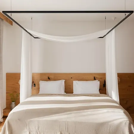 Stary Niedzwiedz Bed & Breakfast 4*