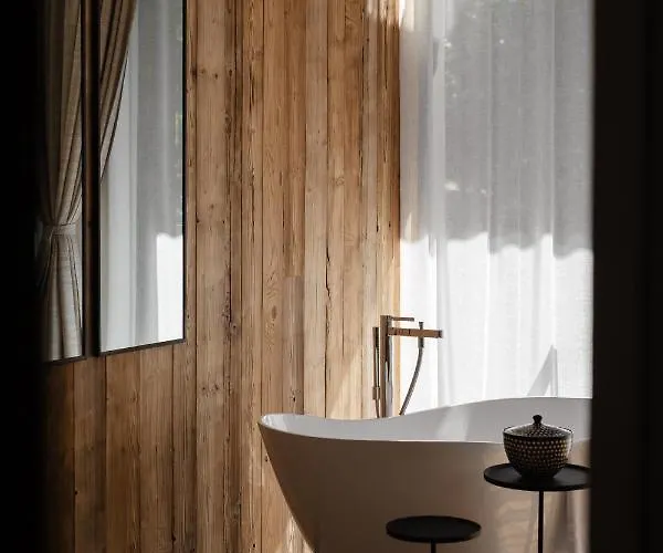 Stary Niedźwiedź Nocleg ze śniadaniem 4*